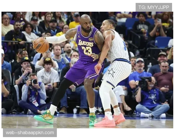 安东尼·戴维斯内线高效挡拆拉开空间提升湖人攻防转换效率