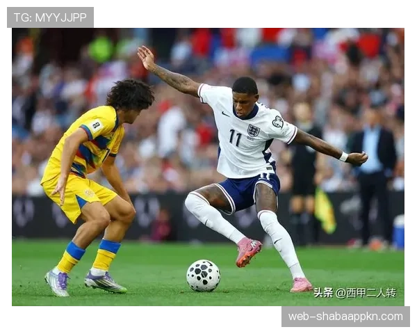 拉什福德连续强突边路压制对手防线，关键战爆发成进攻核心