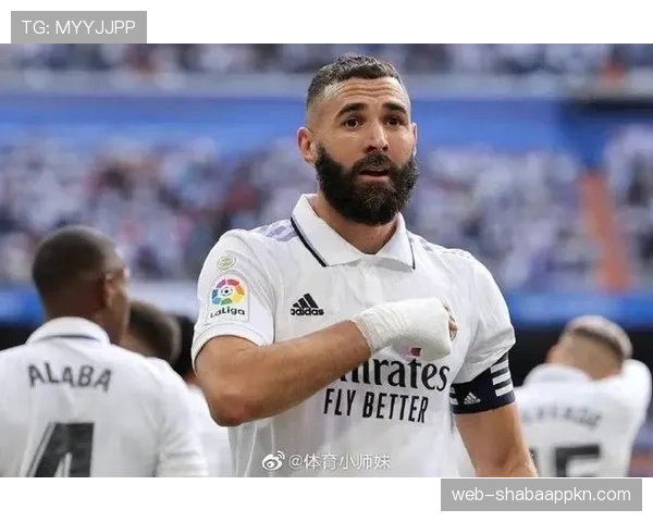 欧冠淘汰赛之王：本泽马如何用帽子戏法改写历史