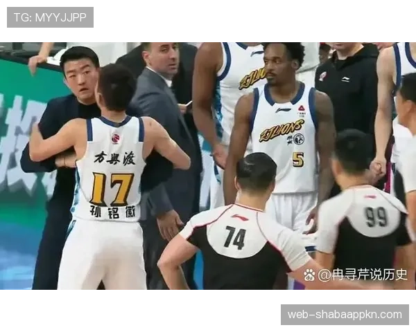 进攻犯规常见判罚场景讲解：比赛中的哪些情况容易被判进攻犯规